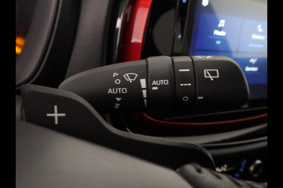 Toyota Aygo X 1.0 VVT-i S-CVT Undercover Jun Takahashi | JBL-Audio | Stoelverwarming | Parkeersensoren voor & achter |