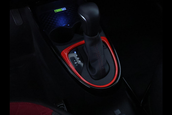 Toyota Aygo X 1.0 VVT-i S-CVT Undercover Jun Takahashi | JBL-Audio | Stoelverwarming | Parkeersensoren voor & achter |