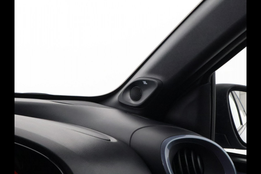 Toyota Aygo X 1.0 VVT-i S-CVT Undercover Jun Takahashi | JBL-Audio | Stoelverwarming | Parkeersensoren voor & achter |
