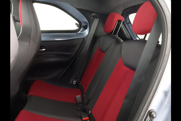 Toyota Aygo X 1.0 VVT-i S-CVT Undercover Jun Takahashi | JBL-Audio | Stoelverwarming | Parkeersensoren voor & achter |