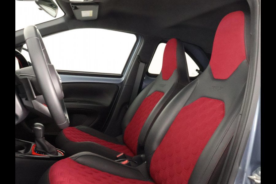 Toyota Aygo X 1.0 VVT-i S-CVT Undercover Jun Takahashi | JBL-Audio | Stoelverwarming | Parkeersensoren voor & achter |
