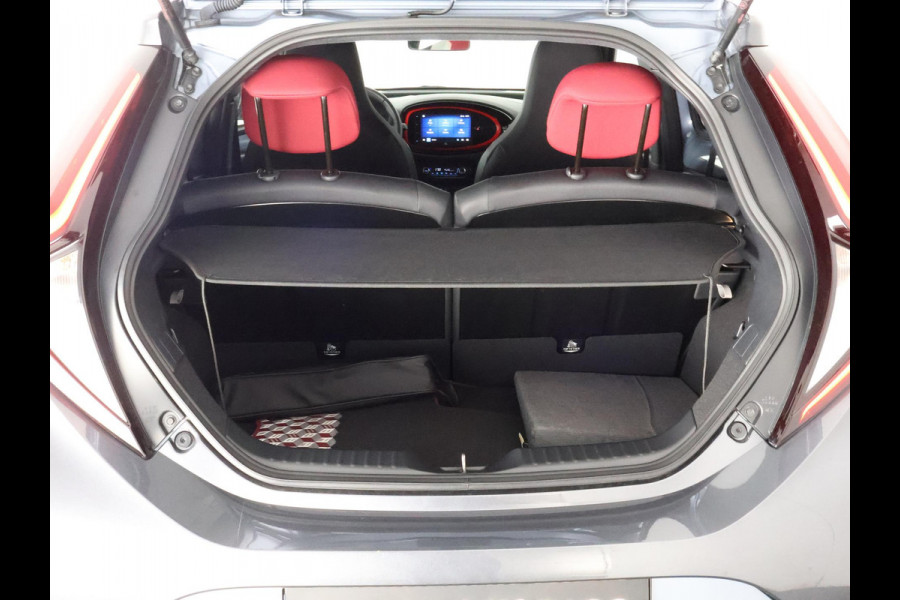 Toyota Aygo X 1.0 VVT-i S-CVT Undercover Jun Takahashi | JBL-Audio | Stoelverwarming | Parkeersensoren voor & achter |