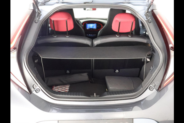 Toyota Aygo X 1.0 VVT-i S-CVT Undercover Jun Takahashi | JBL-Audio | Stoelverwarming | Parkeersensoren voor & achter |