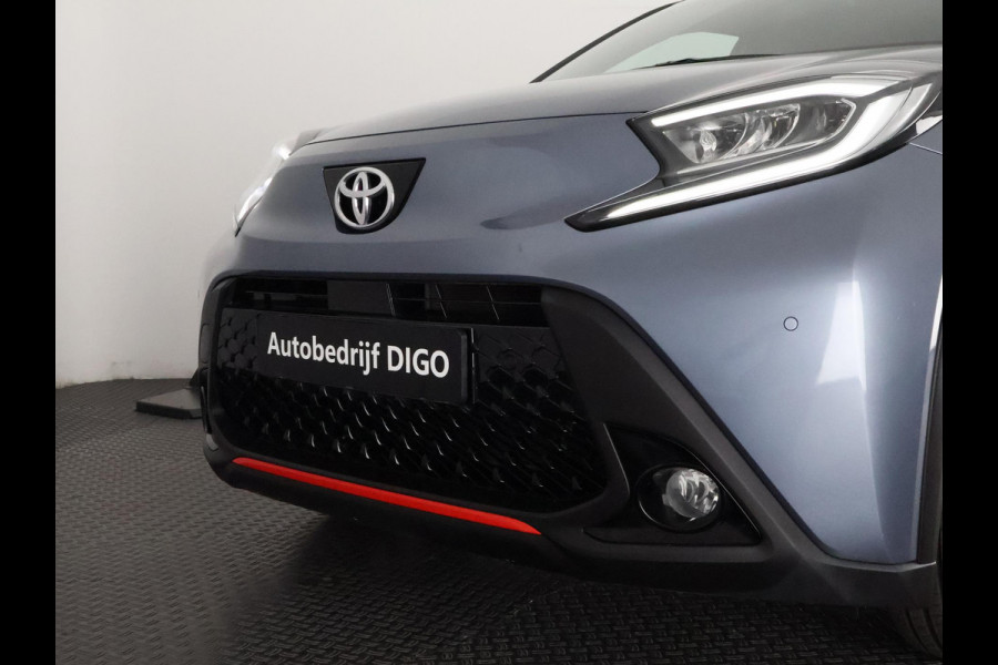 Toyota Aygo X 1.0 VVT-i S-CVT Undercover Jun Takahashi | JBL-Audio | Stoelverwarming | Parkeersensoren voor & achter |