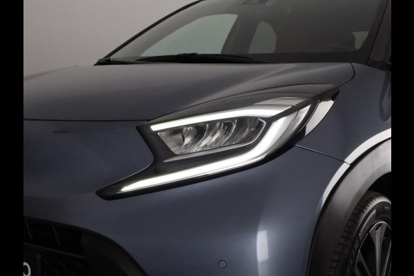 Toyota Aygo X 1.0 VVT-i S-CVT Undercover Jun Takahashi | JBL-Audio | Stoelverwarming | Parkeersensoren voor & achter |