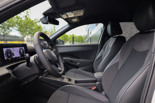 Volkswagen T-Roc 1.5 eTsi R-Line First Edition | NIEUW MODEL | BTW | CAMERA | ACC | STUURVERWARMING |
