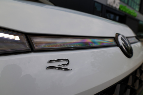 Volkswagen T-Roc 1.5 eTsi R-Line First Edition | NIEUW MODEL | BTW | CAMERA | ACC | STUURVERWARMING |