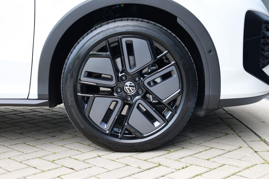Volkswagen T-Roc 1.5 eTsi R-Line First Edition | NIEUW MODEL | BTW | CAMERA | ACC | STUURVERWARMING |