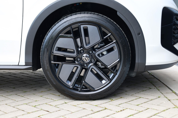 Volkswagen T-Roc 1.5 eTsi R-Line First Edition | NIEUW MODEL | BTW | CAMERA | ACC | STUURVERWARMING |