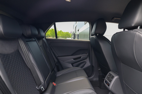 Volkswagen T-Roc 1.5 eTsi R-Line First Edition | NIEUW MODEL | BTW | CAMERA | ACC | STUURVERWARMING |