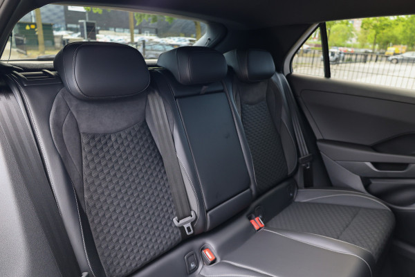 Volkswagen T-Roc 1.5 eTsi R-Line First Edition | NIEUW MODEL | BTW | CAMERA | ACC | STUURVERWARMING |