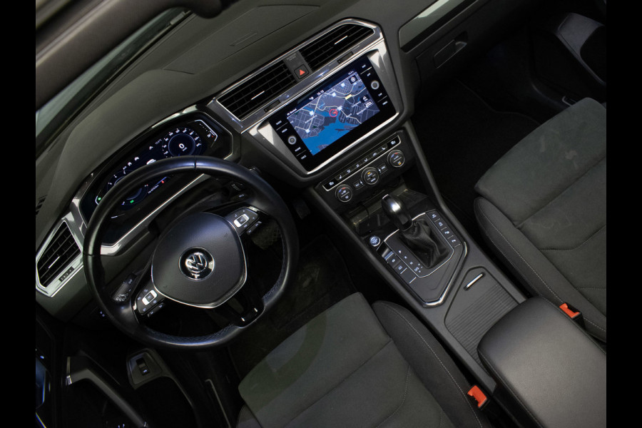 Volkswagen Tiguan Allspace 1.5 TSI Highline Business R 7p. (APPLECAR PLAY,PANORAMADAK,CAMERA,ALCANTARA,STOELVERWARMING,3DVIEW,LED)