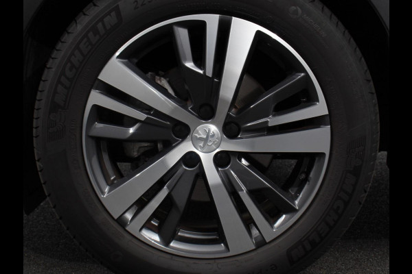 Peugeot 3008 1.2 110pk Turbo Automaat Allure Climate control Adaptive cruise control Achteruitrijd camera Parkeersensoren Verwarmde voorstoelen LED Navigatie Apple Carplay/ Android Auto