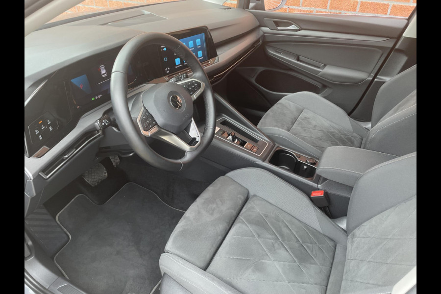 Volkswagen Golf Variant 1.5 eTSI 150pk DSG Style Navigatie Apple Carplay/Android Auto Parkeersensoren Adaptive Cruise Control Blind Spot Assist Stoel-en stuurverwarming Ledverlichting Climate Control