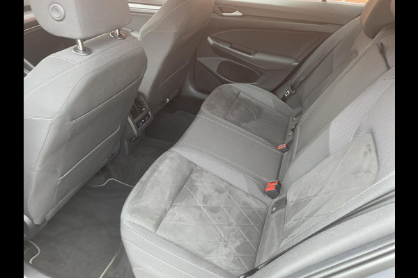 Volkswagen Golf Variant 1.5 eTSI 150pk DSG Style Navigatie Apple Carplay/Android Auto Parkeersensoren Adaptive Cruise Control Blind Spot Assist Stoel-en stuurverwarming Ledverlichting Climate Control