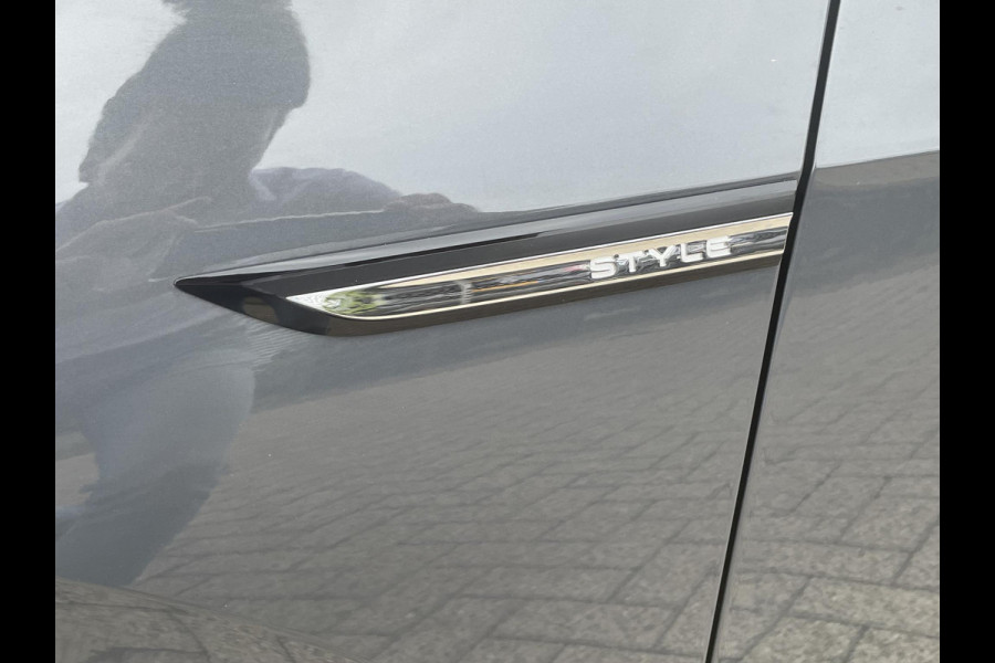 Volkswagen Golf Variant 1.5 eTSI 150pk DSG Style Navigatie Apple Carplay/Android Auto Parkeersensoren Adaptive Cruise Control Blind Spot Assist Stoel-en stuurverwarming Ledverlichting Climate Control