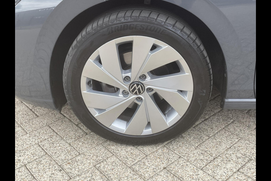 Volkswagen Golf Variant 1.5 eTSI 150pk DSG Style Navigatie Apple Carplay/Android Auto Parkeersensoren Adaptive Cruise Control Blind Spot Assist Stoel-en stuurverwarming Ledverlichting Climate Control