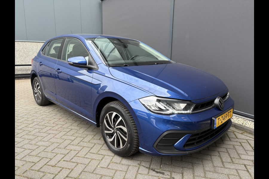 Volkswagen Polo 1.0 TSI Life Achteruitrijcamera - Airco - Apple carplay - Navigatie - Cruise control - Bluetooth - Licht metalen velgen 15 inch - Led verlichting - Elektrische ramen - Radio - Start/stop systeem - Stuur l