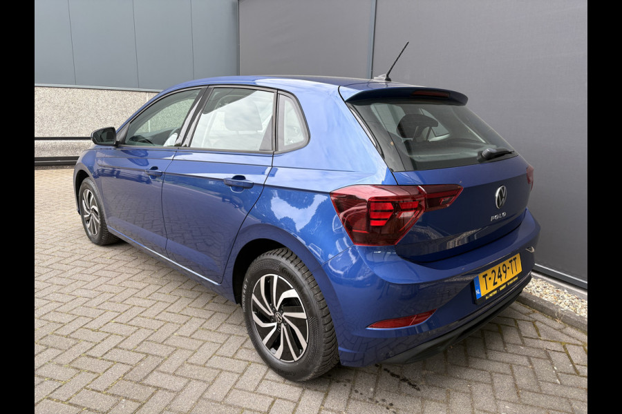 Volkswagen Polo 1.0 TSI Life Achteruitrijcamera - Airco - Apple carplay - Navigatie - Cruise control - Bluetooth - Licht metalen velgen 15 inch - Led verlichting - Elektrische ramen - Radio - Start/stop systeem - Stuur l