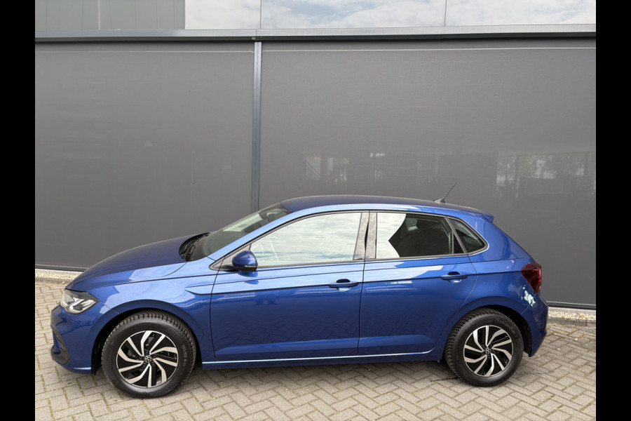 Volkswagen Polo 1.0 TSI Life Achteruitrijcamera - Airco - Apple carplay - Navigatie - Cruise control - Bluetooth - Licht metalen velgen 15 inch - Led verlichting - Elektrische ramen - Radio - Start/stop systeem - Stuur l