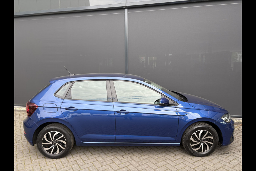 Volkswagen Polo 1.0 TSI Life Achteruitrijcamera - Airco - Apple carplay - Navigatie - Cruise control - Bluetooth - Licht metalen velgen 15 inch - Led verlichting - Elektrische ramen - Radio - Start/stop systeem - Stuur l