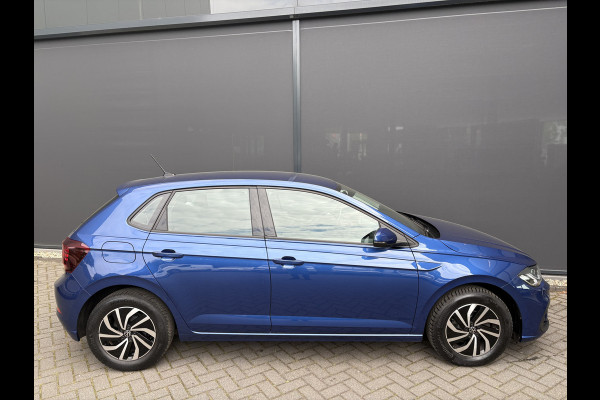 Volkswagen Polo 1.0 TSI Life Achteruitrijcamera - Airco - Apple carplay - Navigatie - Cruise control - Bluetooth - Licht metalen velgen 15 inch - Led verlichting - Elektrische ramen - Radio - Start/stop systeem - Stuur l