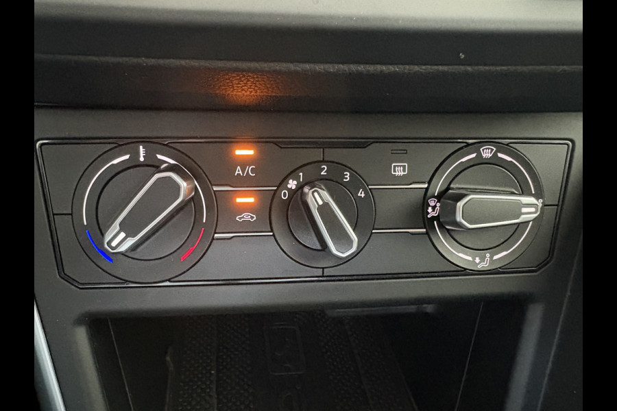 Volkswagen Polo 1.0 TSI Life Achteruitrijcamera - Airco - Apple carplay - Navigatie - Cruise control - Bluetooth - Licht metalen velgen 15 inch - Led verlichting - Elektrische ramen - Radio - Start/stop systeem - Stuur l