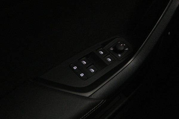 Škoda Kodiaq 1.5 TSI 150 PK Automaat Sportline Business, Panoramadak, Trekhaak, Canton Sound