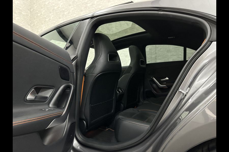 Mercedes-Benz CLA-Klasse 180 Edition 1 AMG-Line | Panorama | Sfeerverlichting | Widescreen | Memory | Multi-Beam LED | Keyless-Go | 19 Inch | Stoelverwarming | Night-Pakket | Camera | Origineel NL | Nieuwe Banden & Onderhoudsbeurt |