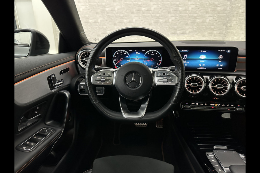 Mercedes-Benz CLA-Klasse 180 Edition 1 AMG-Line | Panorama | Sfeerverlichting | Widescreen | Memory | Multi-Beam LED | Keyless-Go | 19 Inch | Stoelverwarming | Night-Pakket | Camera | Origineel NL | Nieuwe Banden & Onderhoudsbeurt |