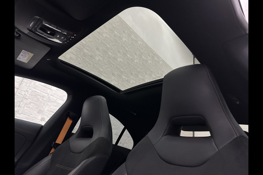Mercedes-Benz CLA-Klasse 180 Edition 1 AMG-Line | Panorama | Sfeerverlichting | Widescreen | Memory | Multi-Beam LED | Keyless-Go | 19 Inch | Stoelverwarming | Night-Pakket | Camera | Origineel NL | Nieuwe Banden & Onderhoudsbeurt |