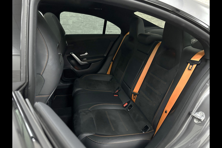 Mercedes-Benz CLA-Klasse 180 Edition 1 AMG-Line | Panorama | Sfeerverlichting | Widescreen | Memory | Multi-Beam LED | Keyless-Go | 19 Inch | Stoelverwarming | Night-Pakket | Camera | Origineel NL | Nieuwe Banden & Onderhoudsbeurt |