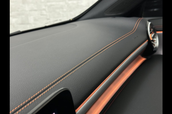 Mercedes-Benz CLA-Klasse 180 Edition 1 AMG-Line | Panorama | Sfeerverlichting | Widescreen | Memory | Multi-Beam LED | Keyless-Go | 19 Inch | Stoelverwarming | Night-Pakket | Camera | Origineel NL | Nieuwe Banden & Onderhoudsbeurt |