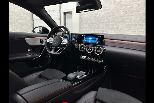 Mercedes-Benz CLA-Klasse 180 Edition 1 AMG-Line | Panorama | Sfeerverlichting | Widescreen | Memory | Multi-Beam LED | Keyless-Go | 19 Inch | Stoelverwarming | Night-Pakket | Camera | Origineel NL | Nieuwe Banden & Onderhoudsbeurt |
