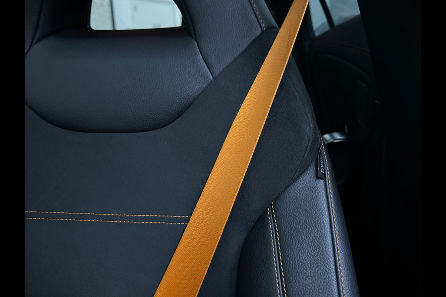 Mercedes-Benz CLA-Klasse 180 Edition 1 AMG-Line | Panorama | Sfeerverlichting | Widescreen | Memory | Multi-Beam LED | Keyless-Go | 19 Inch | Stoelverwarming | Night-Pakket | Camera | Origineel NL | Nieuwe Banden & Onderhoudsbeurt |