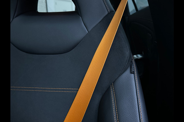 Mercedes-Benz CLA-Klasse 180 Edition 1 AMG-Line | Panorama | Sfeerverlichting | Widescreen | Memory | Multi-Beam LED | Keyless-Go | 19 Inch | Stoelverwarming | Night-Pakket | Camera | Origineel NL | Nieuwe Banden & Onderhoudsbeurt |