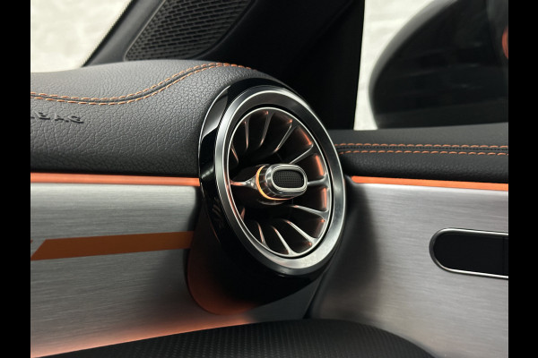 Mercedes-Benz CLA-Klasse 180 Edition 1 AMG-Line | Panorama | Sfeerverlichting | Widescreen | Memory | Multi-Beam LED | Keyless-Go | 19 Inch | Stoelverwarming | Night-Pakket | Camera | Origineel NL | Nieuwe Banden & Onderhoudsbeurt |