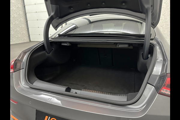 Mercedes-Benz CLA-Klasse 180 Edition 1 AMG-Line | Panorama | Sfeerverlichting | Widescreen | Memory | Multi-Beam LED | Keyless-Go | 19 Inch | Stoelverwarming | Night-Pakket | Camera | Origineel NL | Nieuwe Banden & Onderhoudsbeurt |
