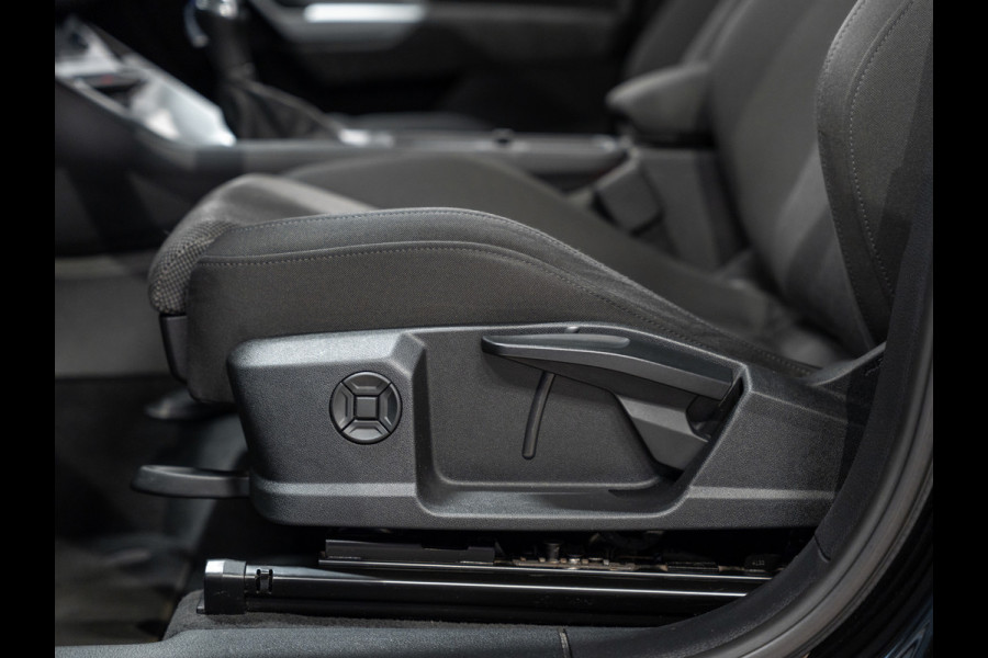 Audi Q3 45 TFSI e edition, Matrix LED, Virtual Cockpit, Apple Carplay, ACC, Android, Clima, PDC, Trekhaak 13P, Volledig Onderhoud