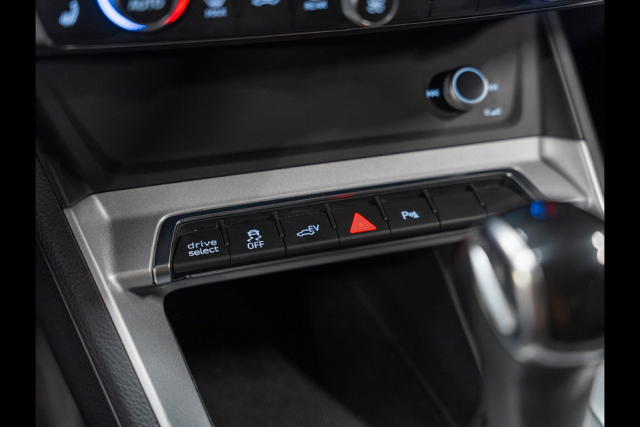 Audi Q3 45 TFSI e edition, Matrix LED, Virtual Cockpit, Apple Carplay, ACC, Android, Clima, PDC, Trekhaak 13P, Volledig Onderhoud