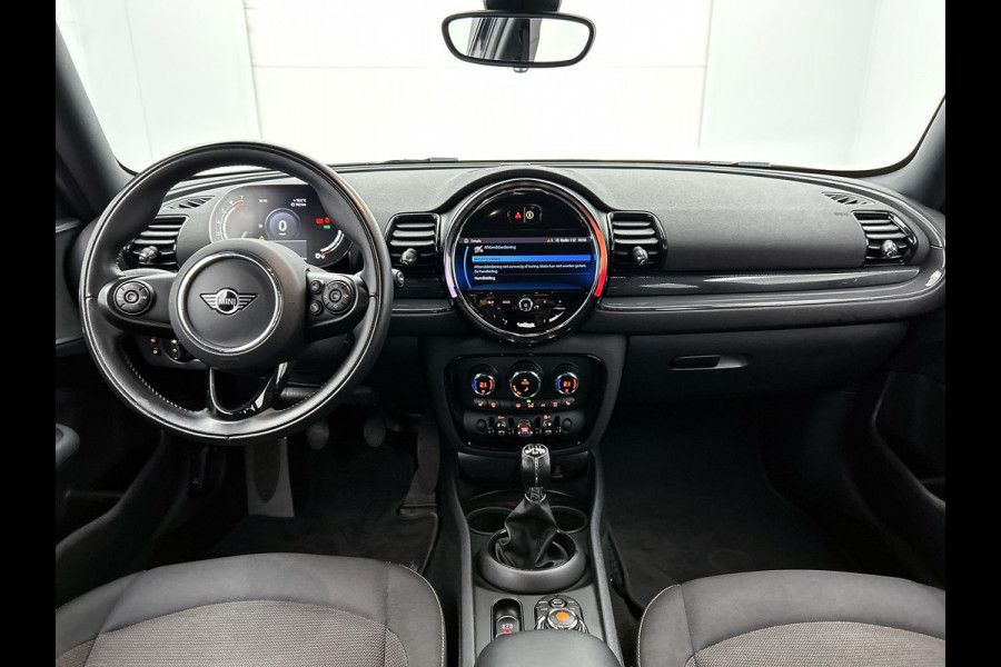 MINI Clubman 1.5 Cooper Business Edition (NAVIGATIE, CLIMA, PARKEERSENSOREN , 1e EIGENAAR, GOED ONDERHOUDEN)