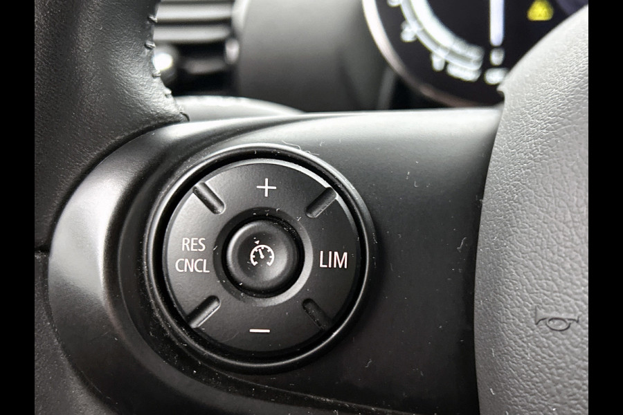MINI Clubman 1.5 Cooper Business Edition (NAVIGATIE, CLIMA, PARKEERSENSOREN , 1e EIGENAAR, GOED ONDERHOUDEN)