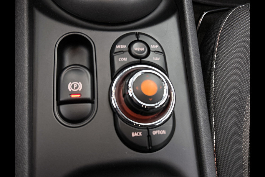 MINI Clubman 1.5 Cooper Business Edition (NAVIGATIE, CLIMA, PARKEERSENSOREN , 1e EIGENAAR, GOED ONDERHOUDEN)