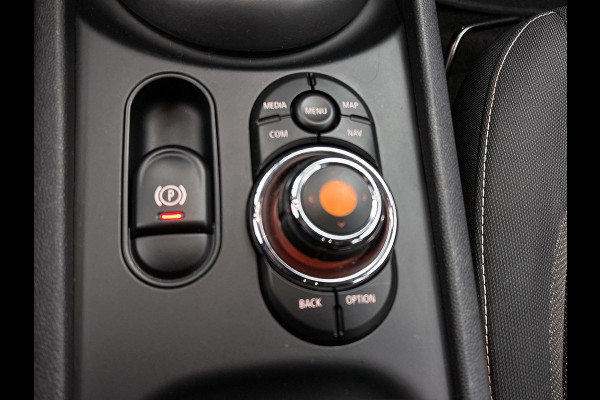 MINI Clubman 1.5 Cooper Business Edition (NAVIGATIE, CLIMA, PARKEERSENSOREN , 1e EIGENAAR, GOED ONDERHOUDEN)