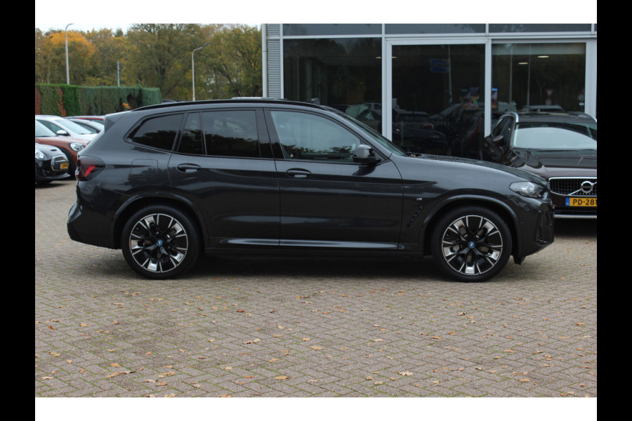 BMW iX3 High Executive 80 kWh / SoH 92,3% / Trekhaak / Panoramadak / 360Camera / Head-up / 20'' / Leder / Harman Kardon / Sfeerverlichting / Dodehoek / DAB / Stuur+Stoelverwarming / ACC