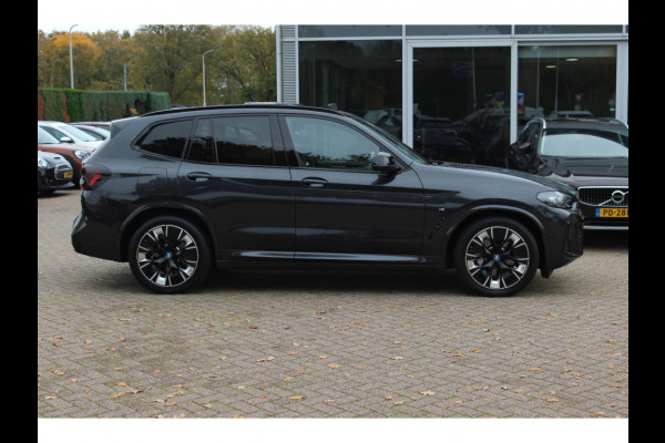 BMW iX3 High Executive 80 kWh / SoH 92,3% / Trekhaak / Panoramadak / 360Camera / Head-up / 20'' / Leder / Harman Kardon / Sfeerverlichting / Dodehoek / DAB / Stuur+Stoelverwarming / ACC
