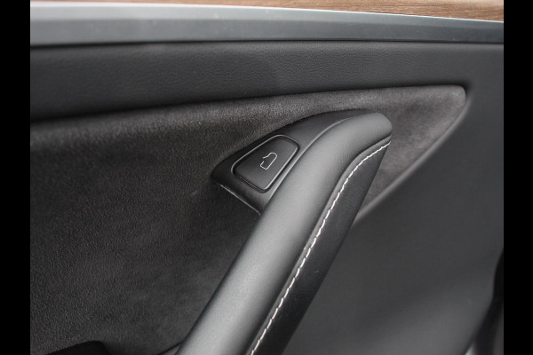 Tesla Model Y Long Range AWD 75 kWh Climate control Adaptieve cruise control Achteruitrijcamera Panoramadak Keyless Stuurverwarming Stoelverwarming LED Navigatie Parkeersensoren