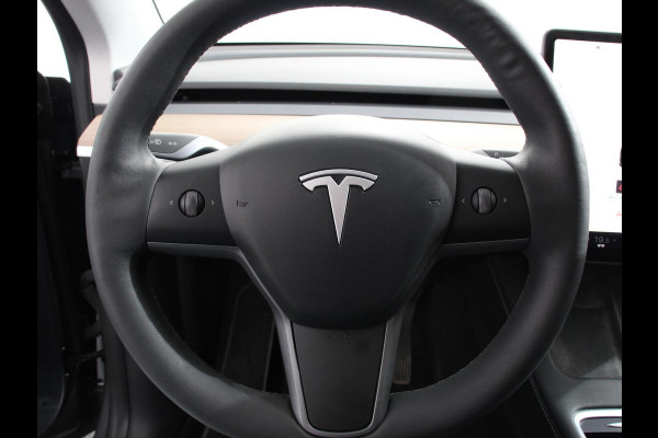 Tesla Model Y Long Range AWD 75 kWh Climate control Adaptieve cruise control Achteruitrijcamera Panoramadak Keyless Stuurverwarming Stoelverwarming LED Navigatie Parkeersensoren