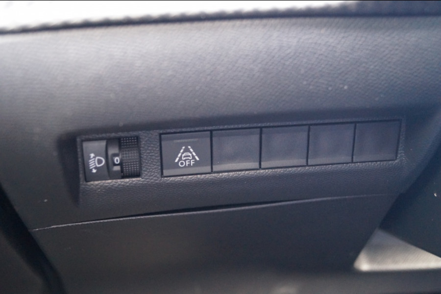 Peugeot e-2008 EV Allure 50 kWh -SOH97%-NAVI-ECC-PDC-