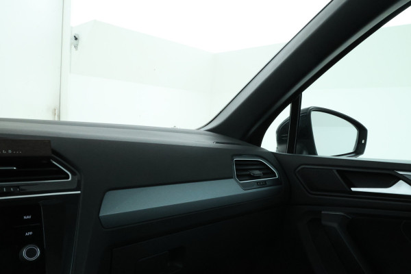 Volkswagen Tiguan 2.0 TSI 4Motion Highline Business R Automaat, Panorama, R-Line!